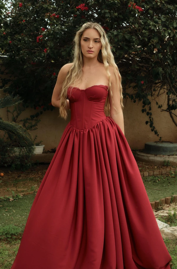 MIKA RAZABI