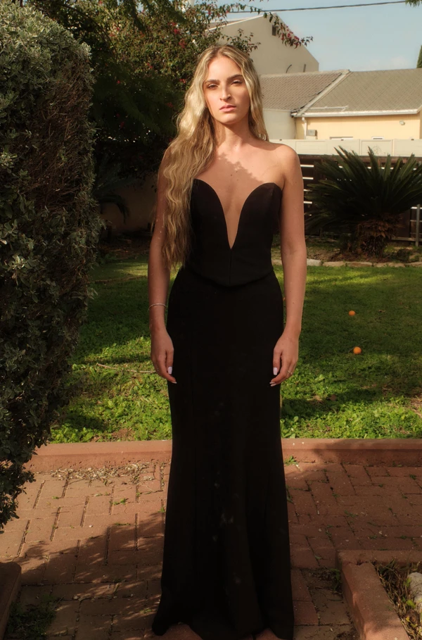 MIKA RAZABI